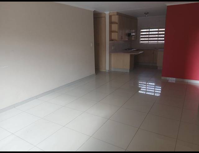 3 BEDROOM HOUSE FOR SALE IN THATCHFIELD ESTATE